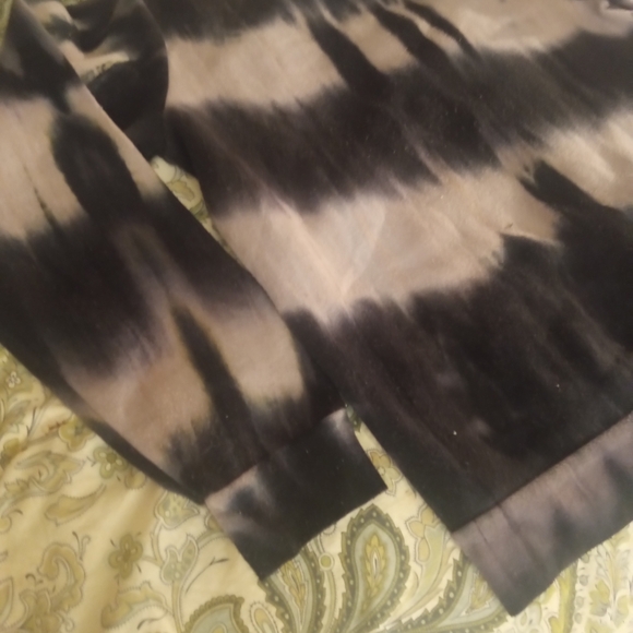Black and Gray Tie-Dye Long Sleeve Top - Picture 3 of 13